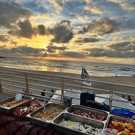 Aia Surf Camp San Sebastian Partyhostel מראה חיצוני תמונה