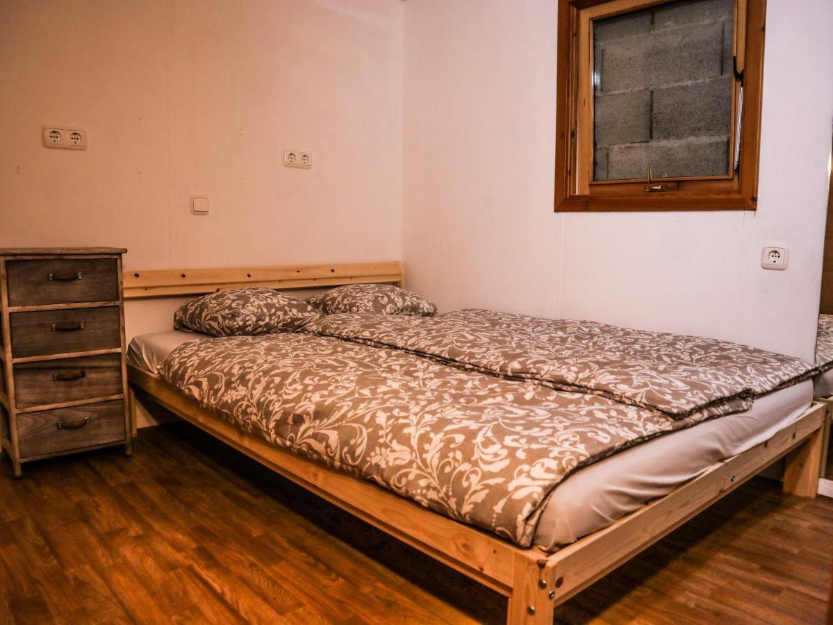Aia Surf Camp San Sebastian Partyhostel מראה חיצוני תמונה