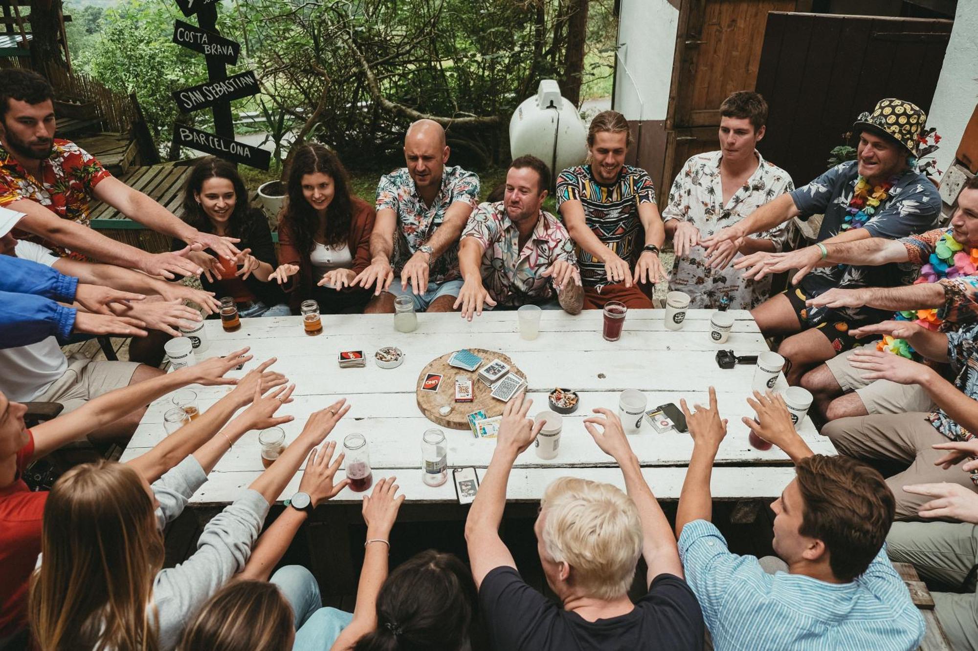 Aia Surf Camp San Sebastian Partyhostel מראה חיצוני תמונה