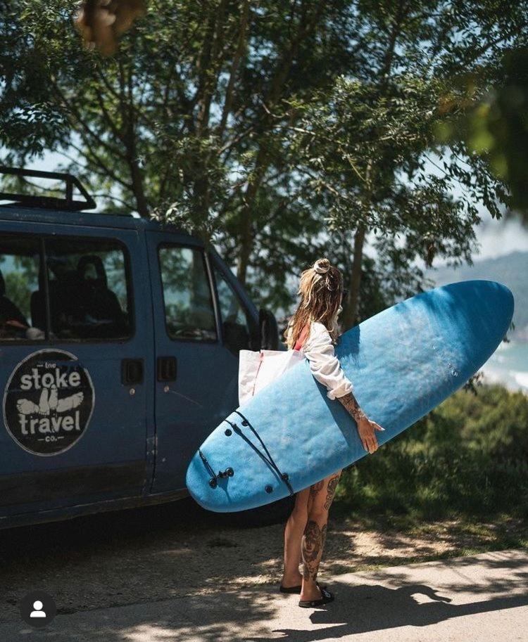 Aia Surf Camp San Sebastian Partyhostel מראה חיצוני תמונה