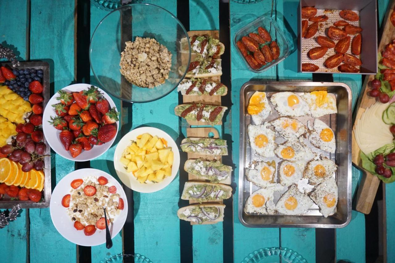 Aia Surf Camp San Sebastian Partyhostel מראה חיצוני תמונה